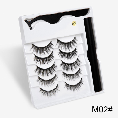 A Pair Of False Eyelashes With Magnets In Fashion - image 5